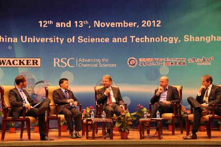 材料学院院长刘昌胜参加小型讨论会