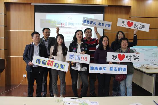 图片包含 室内, 地板, 人员, 墙壁
已生成极高可信度的说明