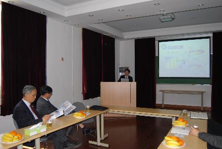 张人为等认真听取材料学院院长汇报